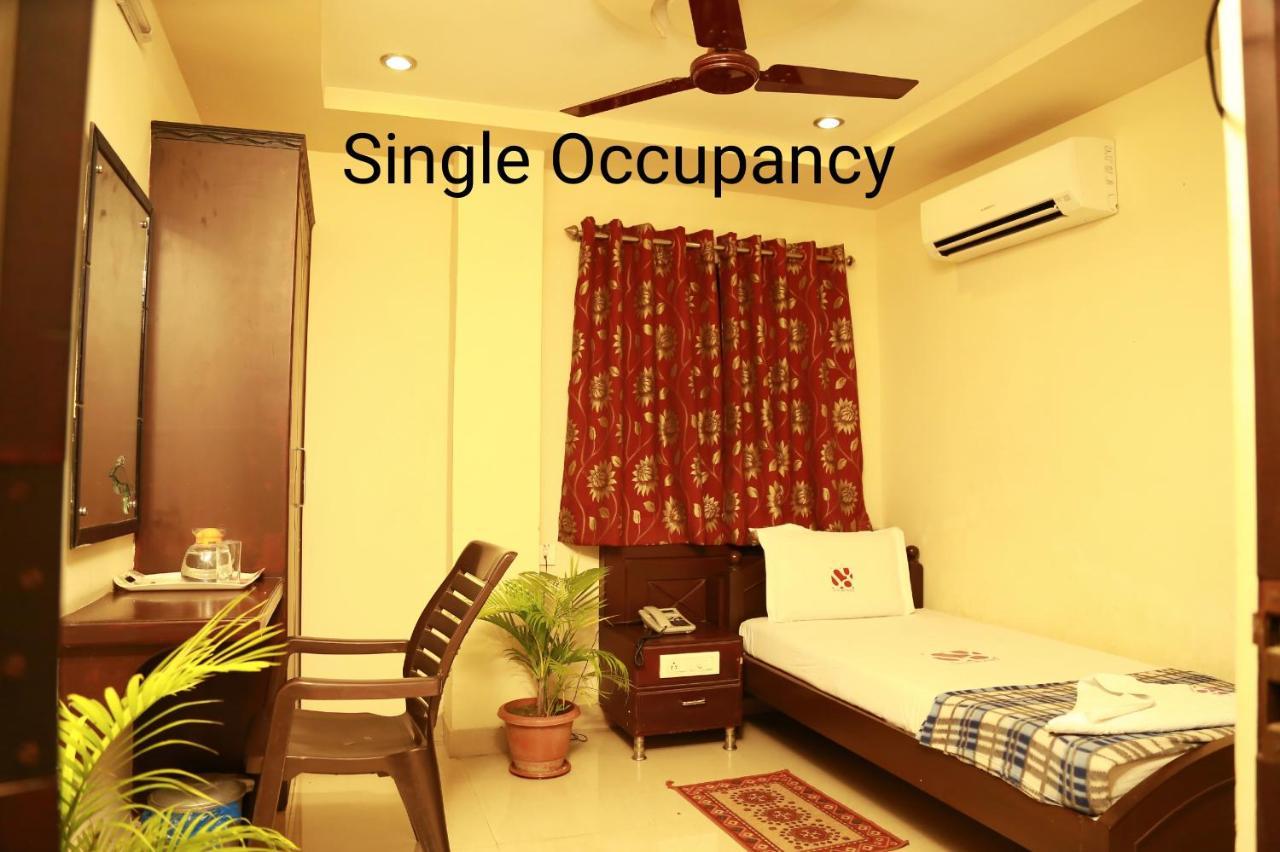 Hotel Sri Grands Rajahmundry Exterior photo