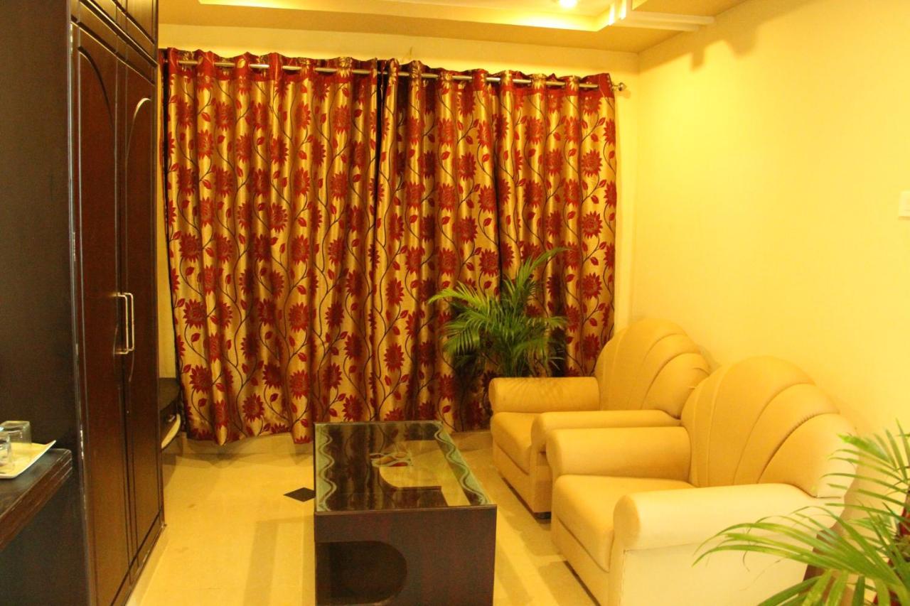 Hotel Sri Grands Rajahmundry Exterior photo