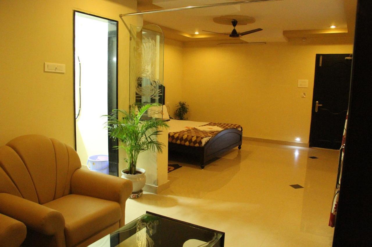 Hotel Sri Grands Rajahmundry Exterior photo