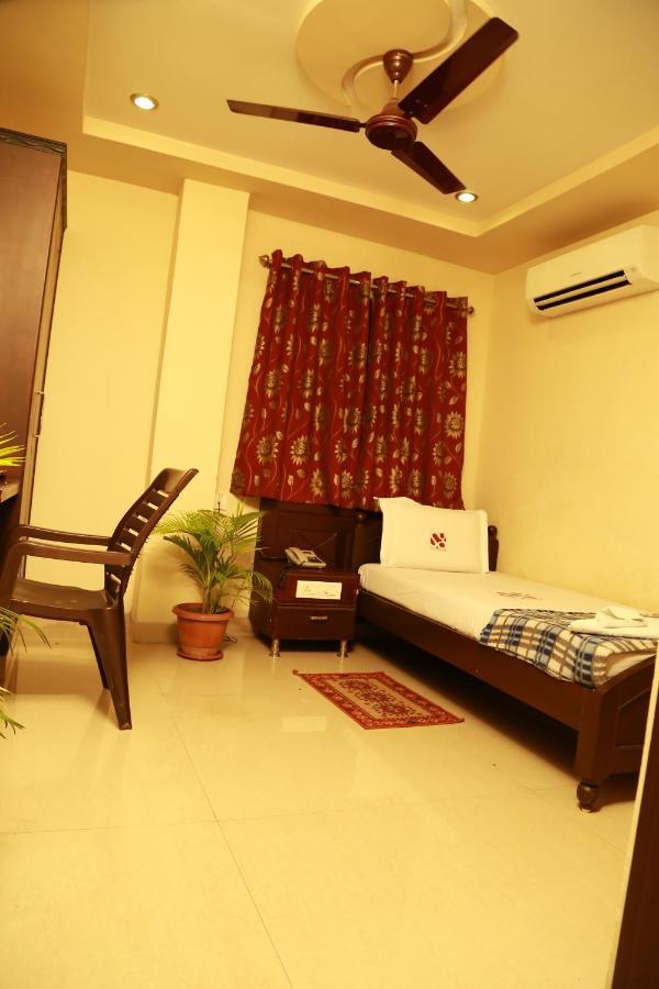 Hotel Sri Grands Rajahmundry Exterior photo